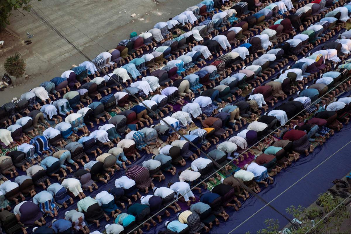 Muslim di Myanmar gelar salat Idulfitri di jalanan