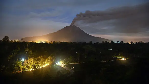 Gunung Sinabung Level III Warga Diminta Tetap Waspada