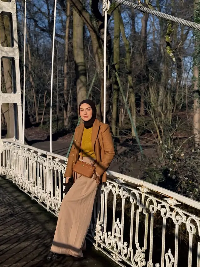 Gaya Formal ala Irish Bella (Instagram/@_irishbella_)