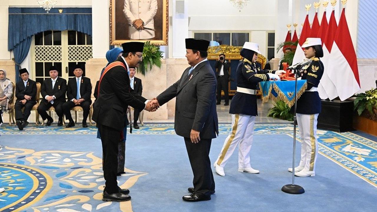 Mensos Gus Ipul Terima Penghargaan Bintang Mahaputera Adipurna dari Presiden Prabowo