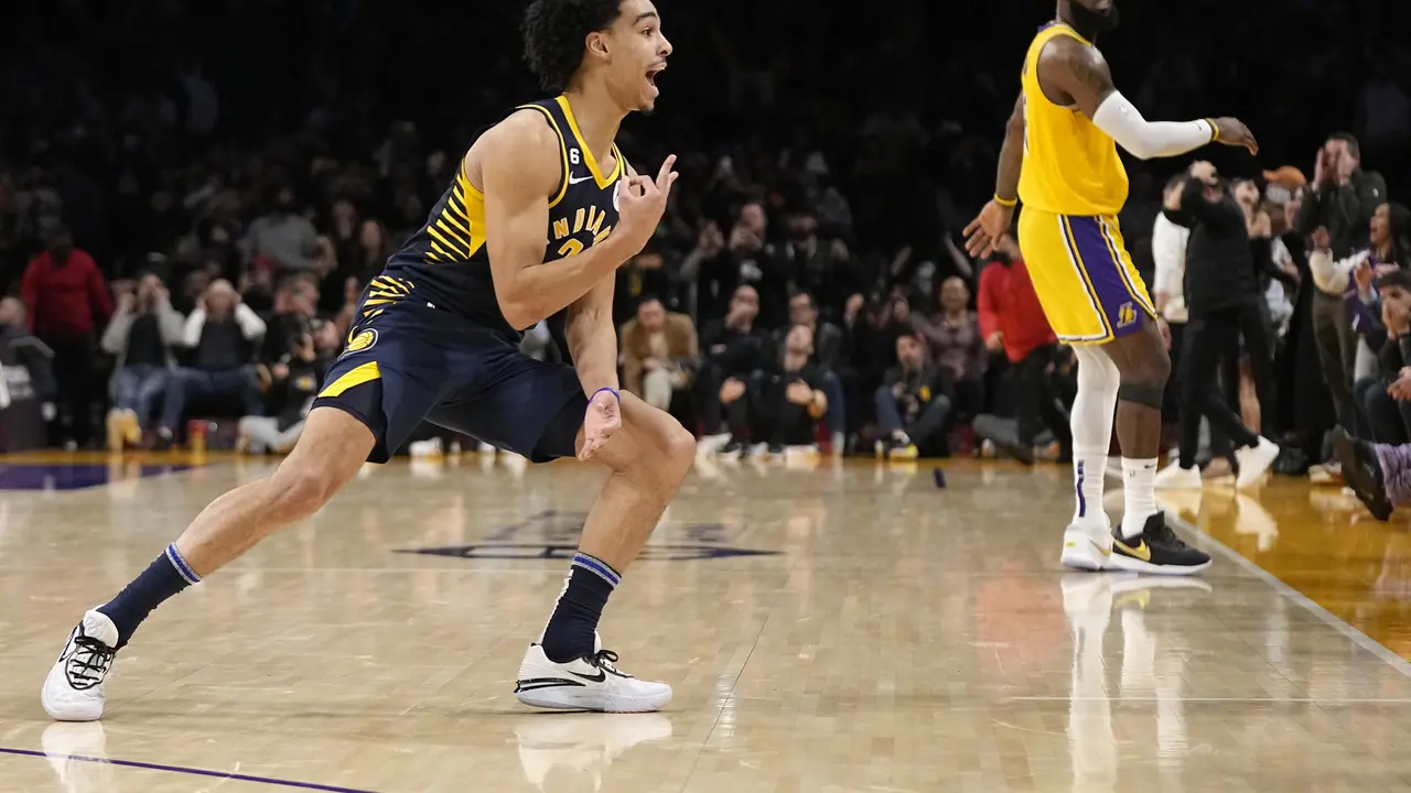 Buang Keunggulan 17 Poin, Lakers Dikalahkan Pacers Berkat Rookie