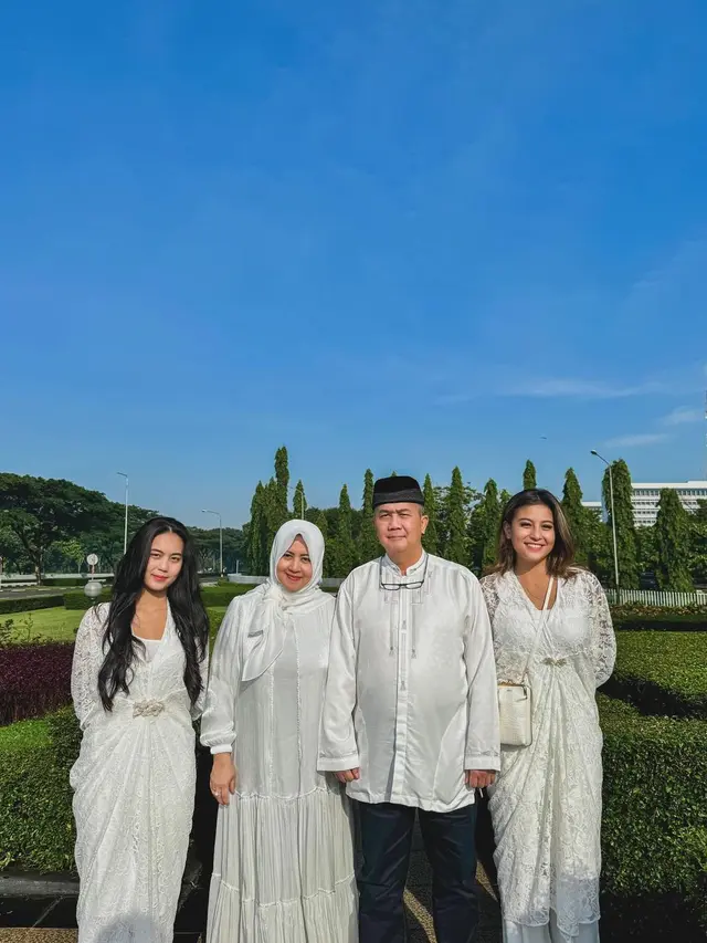 Tanpa Baju Shimmer, Erina Gudono, Selvi Ananda, hingga Annisa Pohan Tak Kalah Mewah dengan Busana Lace di Hari Lebaran
