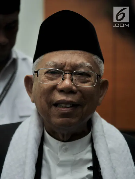 Calon Wakil Presiden dari nomor urut 01 KH Ma'ruf Amin menghadiri rapat rutin bersama petinggi dan anggota MUI di Kantor Majelis Ulama Indonesia (MUI), Jakarta, Selasa (13/11). (Merdeka.com/Iqbal S. Nugroho)