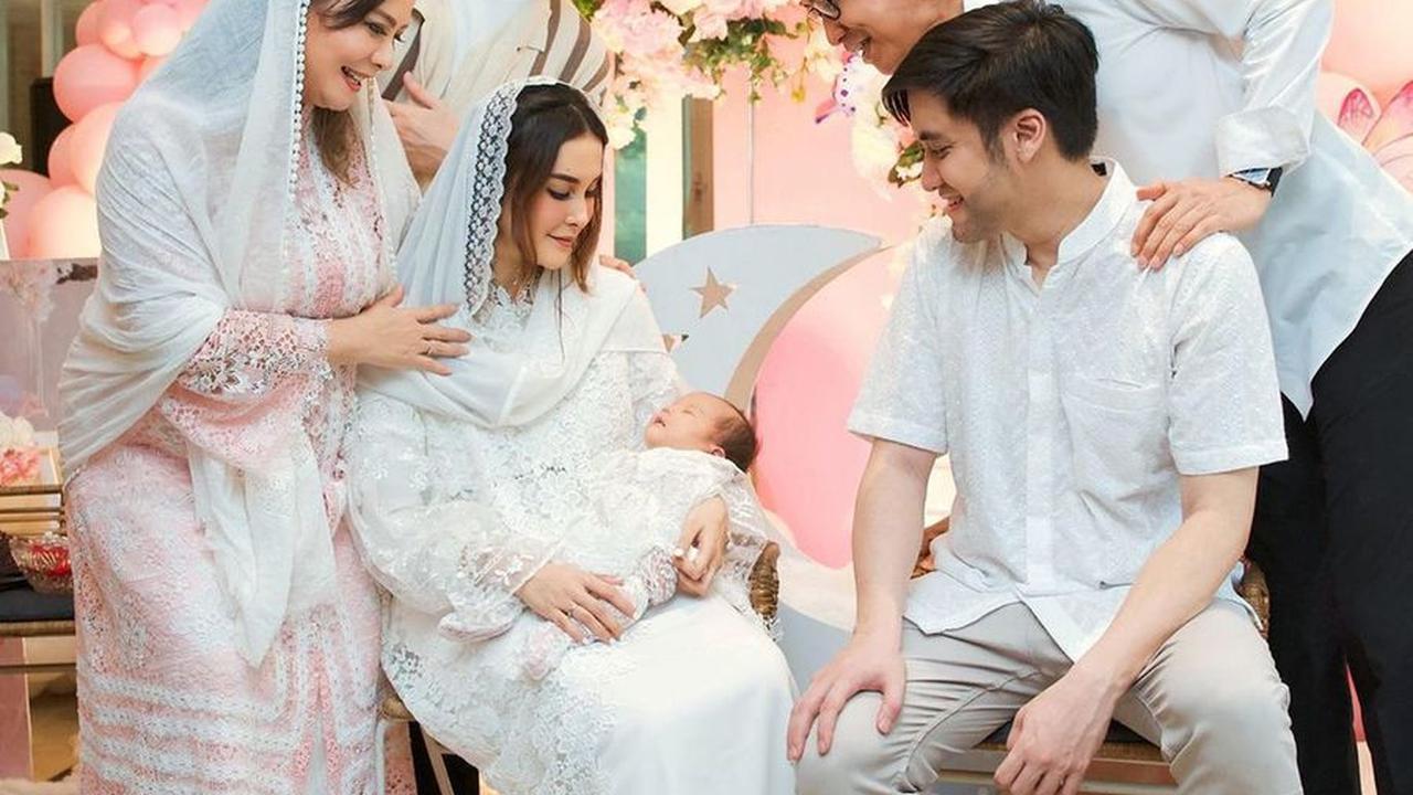 7 Potret Aqiqah Anak Kevin Aprilo, Addie MS & Memes Bahagia Bareng Cucu Pertama