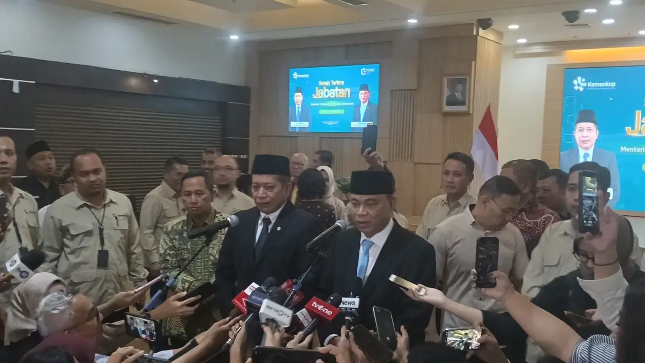 Serah terima jabatan menteri koperasi kepada Ferry Juliantono dari Budi Arie Setiadi pada Selasa, (9/9/2025). (Foto: Liputan6.com/Maulandy R)