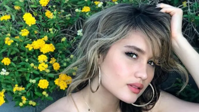 Selain Cinta Laura, Artis Ini Suka dengan Riasan Mata Smokey Eye