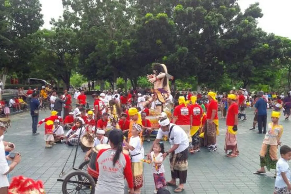 [Bintang] Hari Raya Nyepi 2017: Meriahnya Parade Ogoh-Ogoh