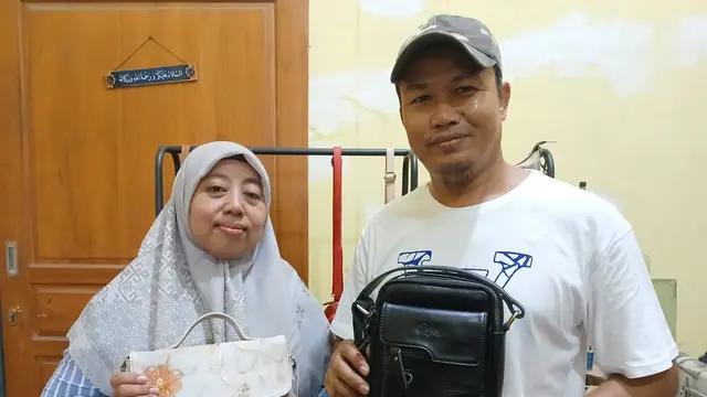 Agustina Sulistyaningrum dan Dede Muslim yang merupakan Owner UMKM Tas Kulit Bingah Leather Craft Sukoharjo