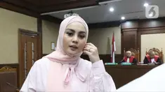 Artis Jennifer Dunn saat menjadi saksi dalam sidang TPPU dan korupsi alkes di Pemprov Banten dan Pemkot Tangsel dengan terdakwa Tubagus Chaeri Wardana di Pengadilan Tipikor, Jakarta, Kamis (12/3/2020). Sidang beragendakan mendengar keterangan saksi JPU KPK. (Liputan6.com/Herman Zakharia)