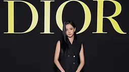 Baru-baru ini, Jisoo menghadiri DIOR Paris Fashion Week, di mana dia memamerkan penampilan baru yang membuatnya tampak seperti orang yang berbeda. (Foto: Instagram/ sooyaaa__)