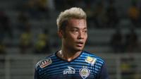 Hamka Hamzah adalah seorang pemain bola dari klub Arema Cronus