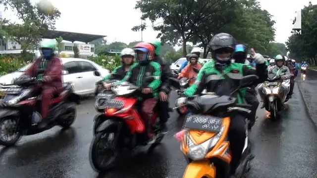 VIDEO: Konvoi Demo Ojek Online ke Gedung DPR