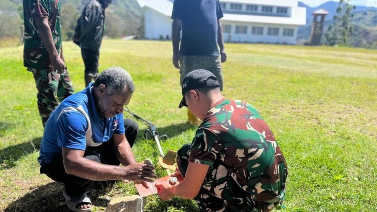 Karya Bakti Satgas Yonif 511/DY Perkuat Kebersamaan Warga di Papua Pegunungan