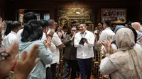 Seskab Teddy Sambut Pramono Anung Kembali ke Kantor Lamanya
