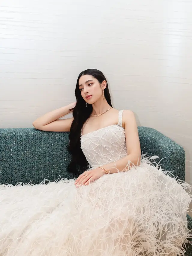 7 Pesona Ameera Khan Pacar Jefri Nichol Berbalut Outfit Serba Putih, Simpel Tapi Fashionable (instagram/littlemisskhan)