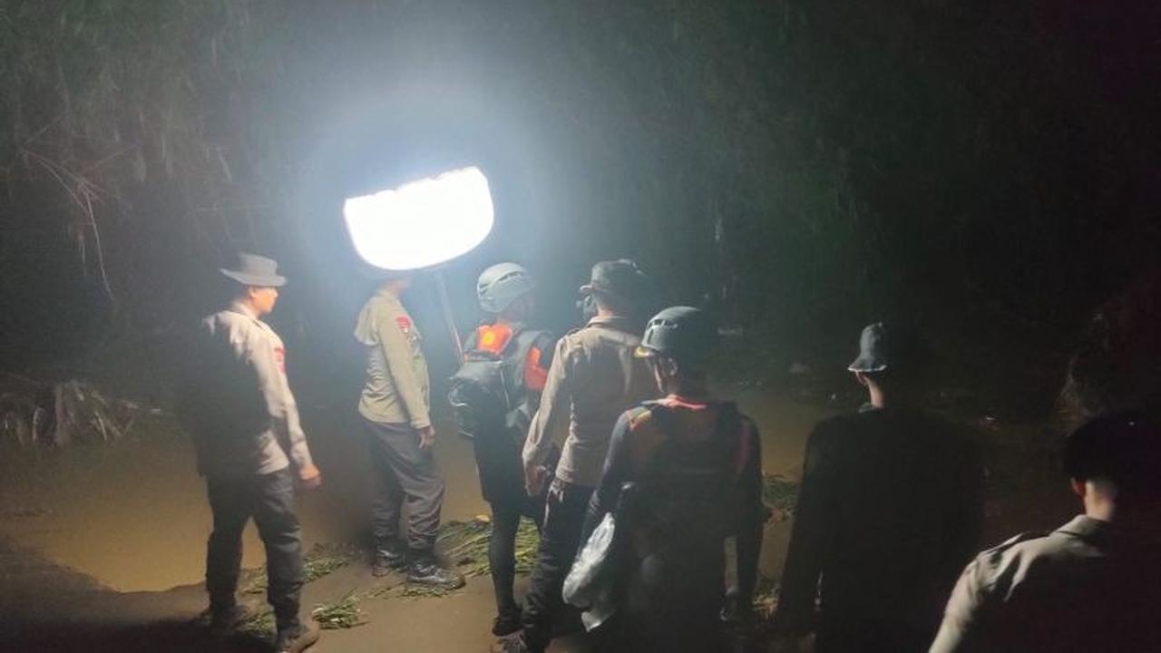 Banjir Bandang Desa Banjar: Delapan Orang Hanyut, Tiga Masih Dicari di Buleleng