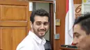 Aktor Fachri usai menjalani sidang di Pengadilan Negeri Jakarta Selatan, Selasa (5/6). Fachri Albar menjalani sidang lanjutan kasus narkoba dengan agenda mendengarkan tuntutan dari jaksa penuntut umum. (Liputan6.com/Faizal Fanani)