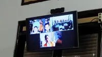 Dalam sidang yang digelar pada Senin, 13 Juli 2020, kedua terdakwa melalui layar video virtual berada di Ruang Cakra 8 Pengadilan Negeri (PN) Medan.