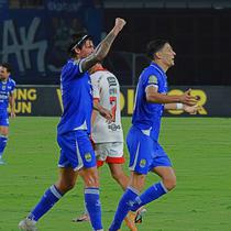 Persib Bandung meraih kemenangan dramatis 3-2 atas Bali United pada lanjutan BRI Super League 2025/2026 di Stadion Gelora Bandung Lautan Api, Minggu (12/4/2026) malam WIB. (Bola.com/Erwin Snaz)