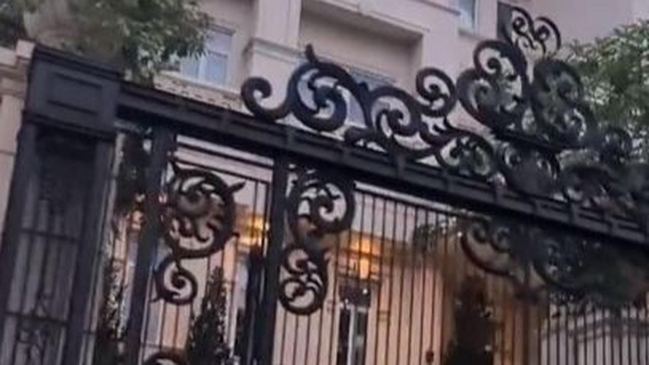Viral Potret Rumah Elit di Jakarta, Halaman Belakangnya Ada Dermaga dan Kapal Ditaksir Rp 20 M