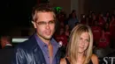“Angelina Jolie, 41, seperti merasakan cemburu saat ini ketika Brad Pitt,52, kembali berhubungan dengan mantan istrinya, Jennifer Aniston,” ucap sumber. (AFP/Bintang.com)