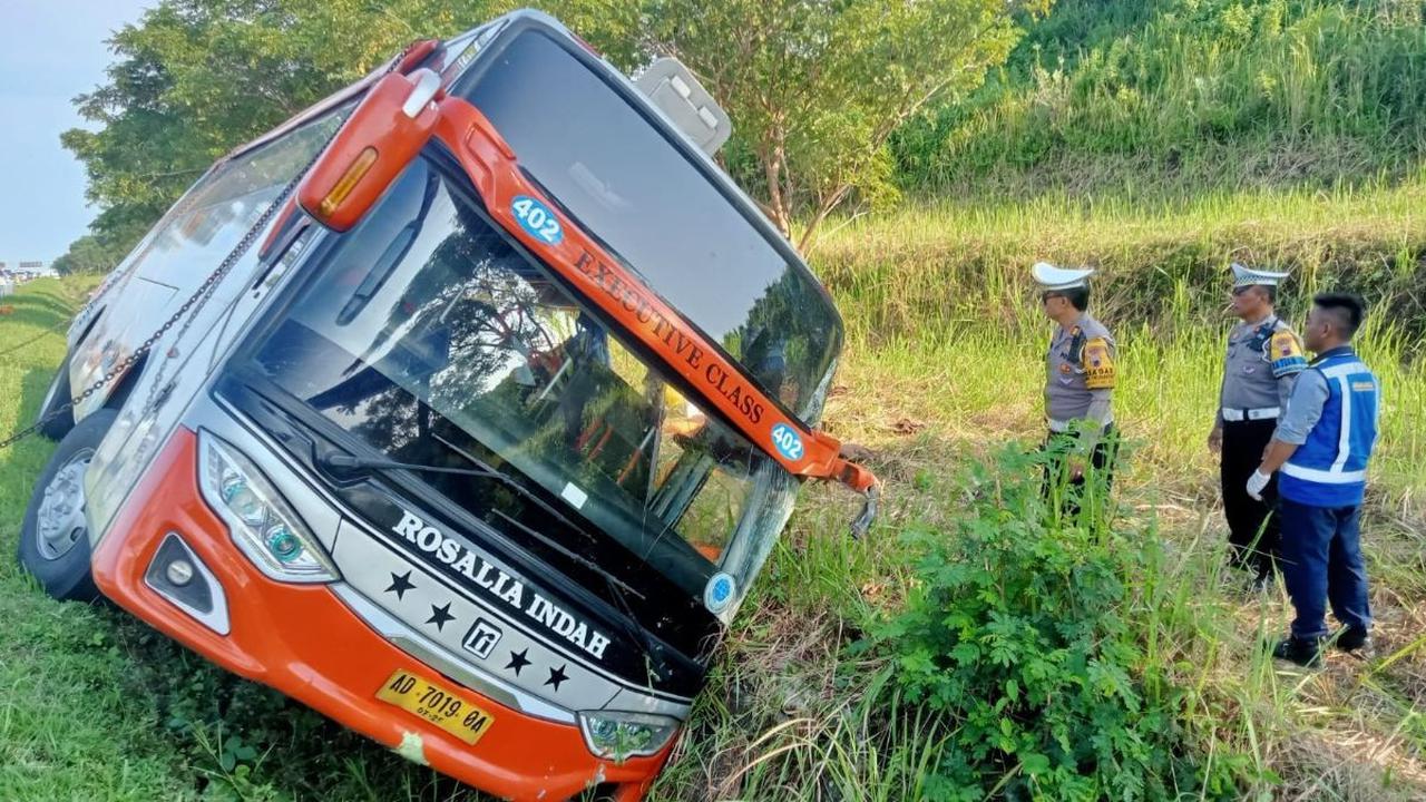 2 Korban Meninggal Kecelakaan Bus Rosalia Indah di Tol Batang Masih Balita