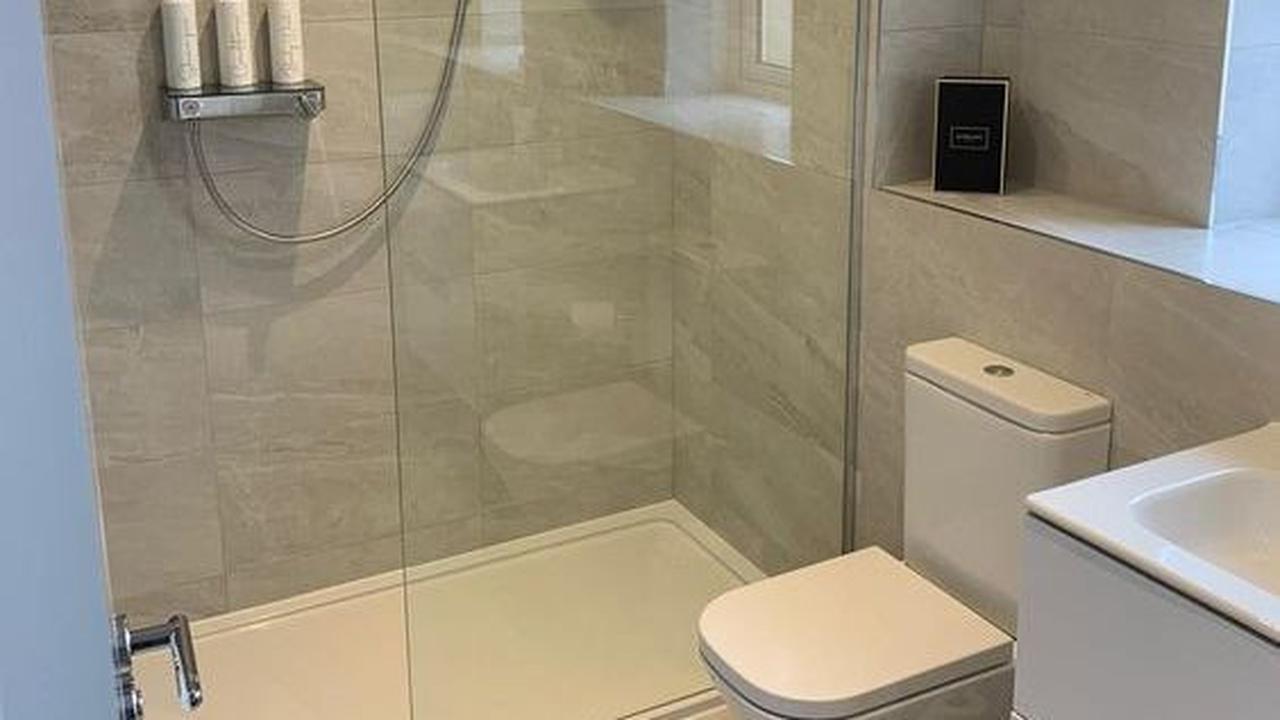 Desain Serba Putih: Sederhana namun Elegan untuk Kamar Mandi Minimalis<br>