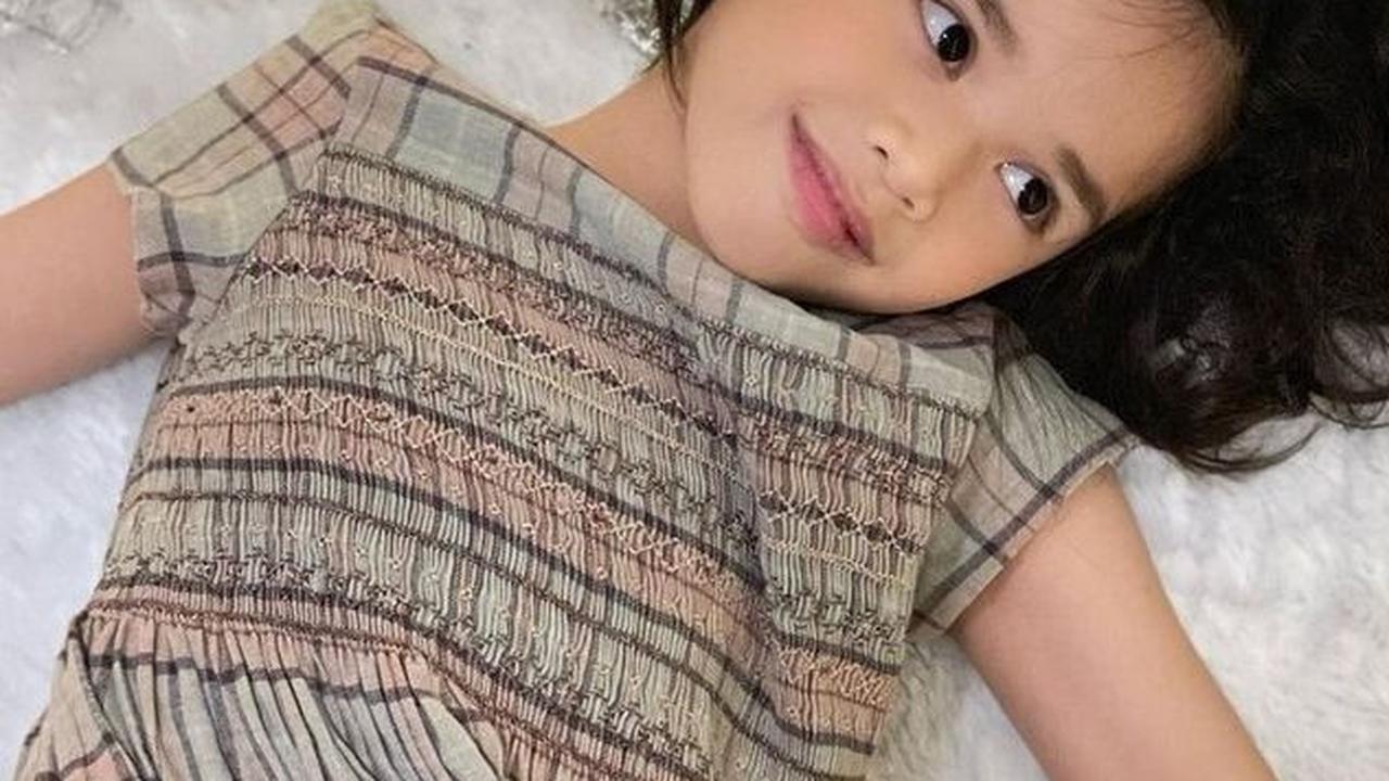 7 Potret Clover Anak Renata Kusmanto dan Fachri Albar, Cantik dan Berbakat Jadi Model