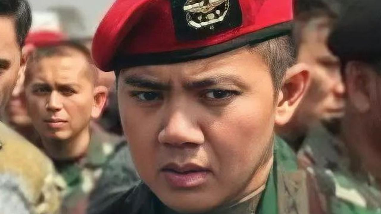 Mayor Teddy perwira TNI dari unit Komando Pasukan Khusus (Kopassus) dan merupakan alumni dari SMA Taruna Nusantara, Magelang, Jawa Tengah.