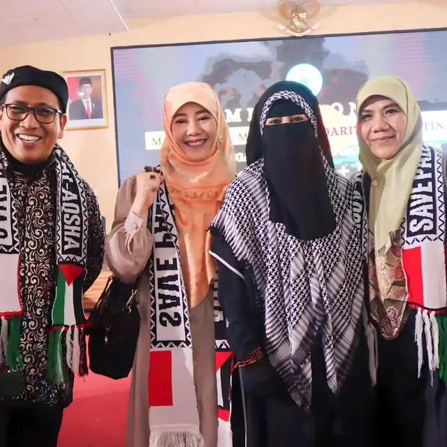 Umi Pipik Beli Baju Peninggalan Mendiang Ustaz Jeffri Al-Buchori Seharga Rp 10 Juta di Acara Malam Solidaritas Palestina