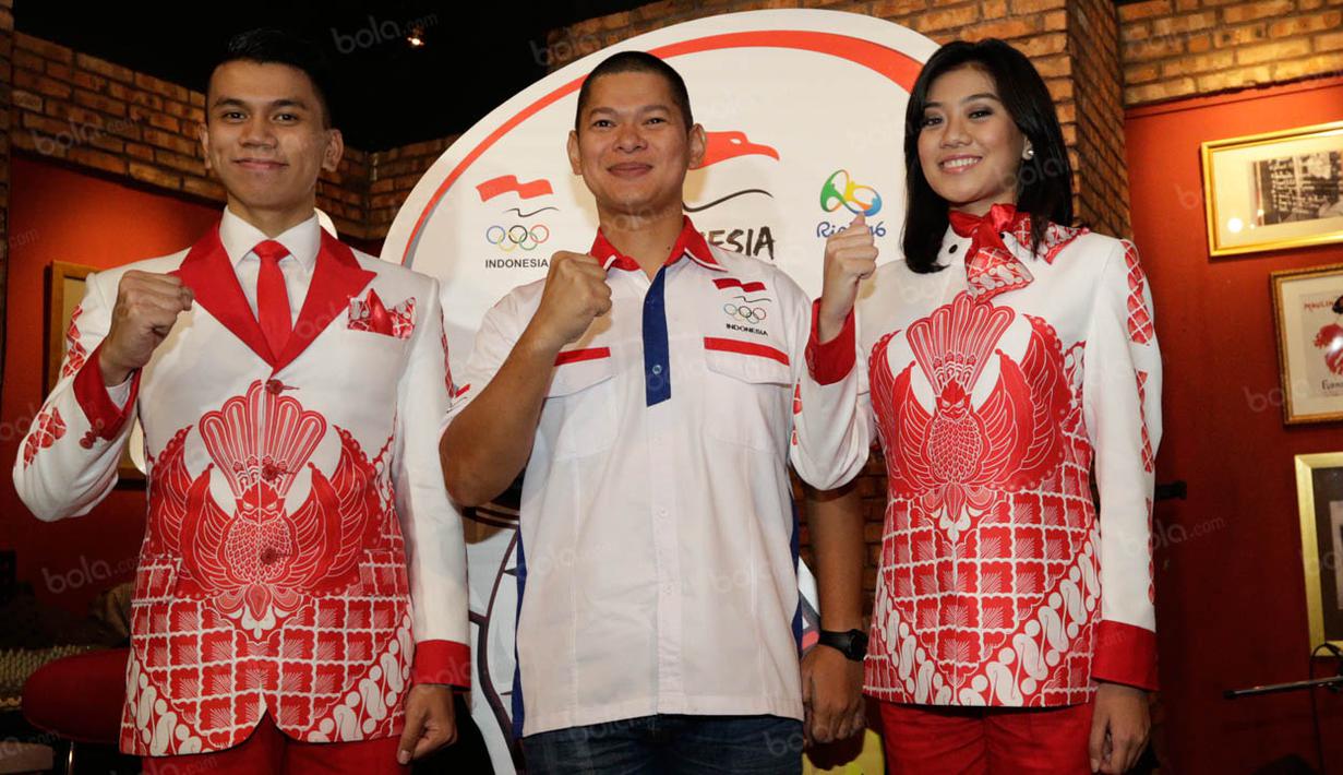 Seragam yang nanti akan digunakan memadukan antara jas dengan batik sehingga membuat pasukan Indonesia tampil beda. (Bola.com/Vitalis Yogi Trisna)