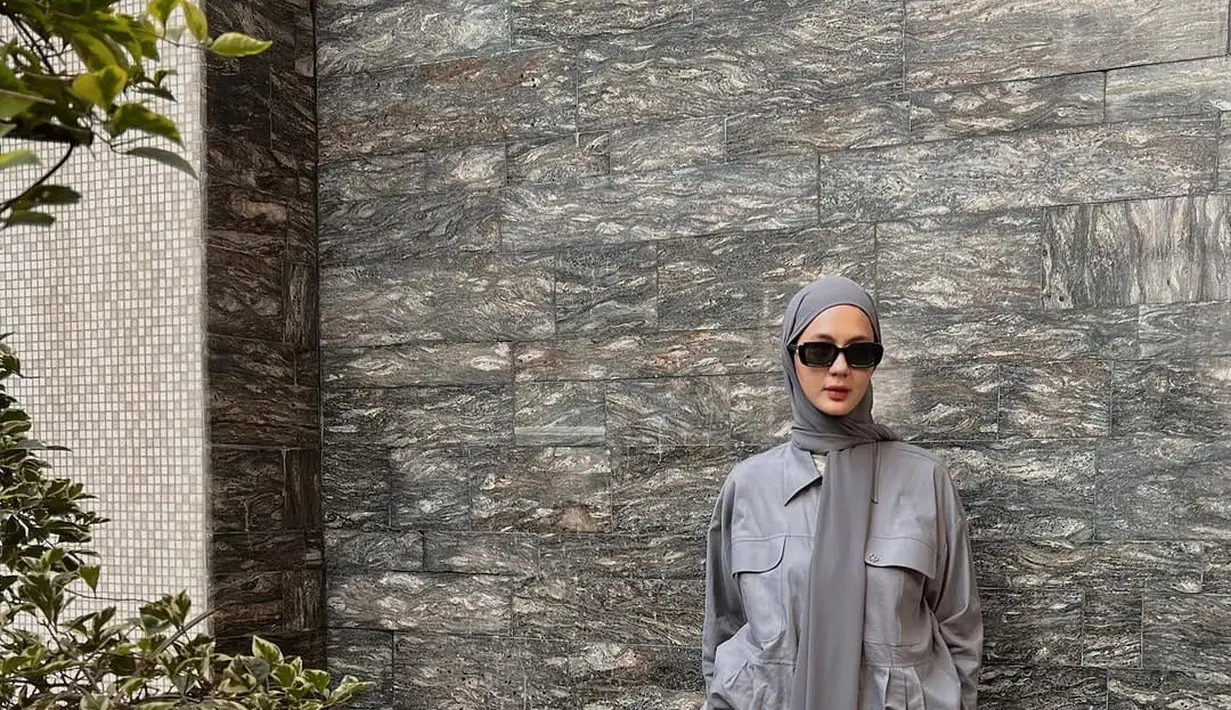 Gaya Paula Verhoeven Pakai Outfit One Set. (instagram/paula_verhoeven)