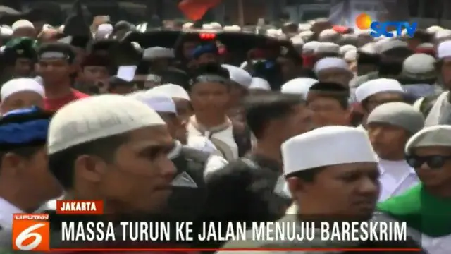 Dalam aksinya mereka meminta polisi menindak lanjuti proses hukum kasus puisi berjudul "ibu" yang dibawakan Budayawan Sukmawati.