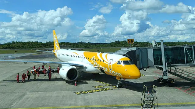 Pesawat terbaru Scoot, Embraer E190-E2 sesaat setelah tiba di bandara Sibu Rabu, 5 Juni 2024 (Foto:Liputan6.com/Annisa)