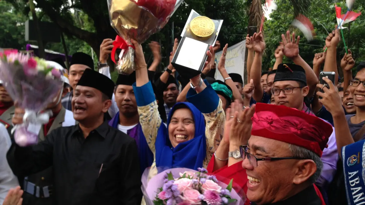 Kota Depok meraih piala Adipura 2017 dari Kementerian Lingkungan Hidup (KLH). 