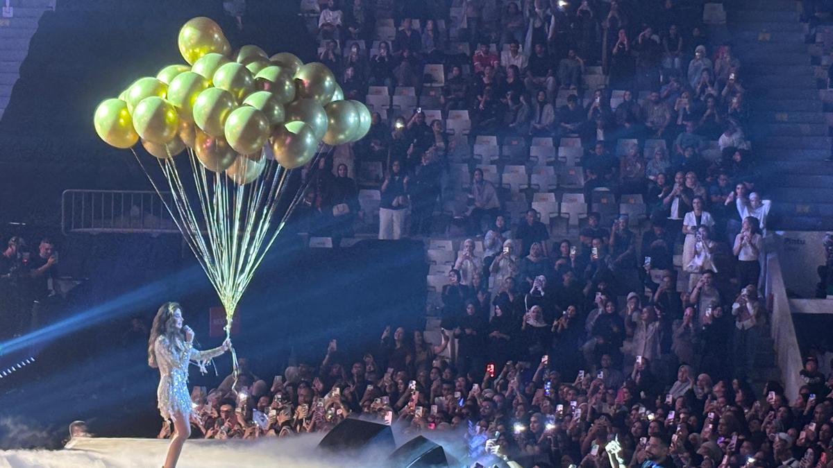 Bawakan Lagu-lagu Hitsnya, Nancy Ajram Hibur Penggemarnya di Istora Senayan Jakarta
