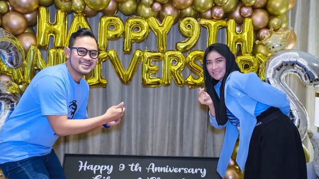 Beri Kejutan Istri, 6 Momen Anniversary Pernikahan Juragan 99 dan Shandy Purnamasari