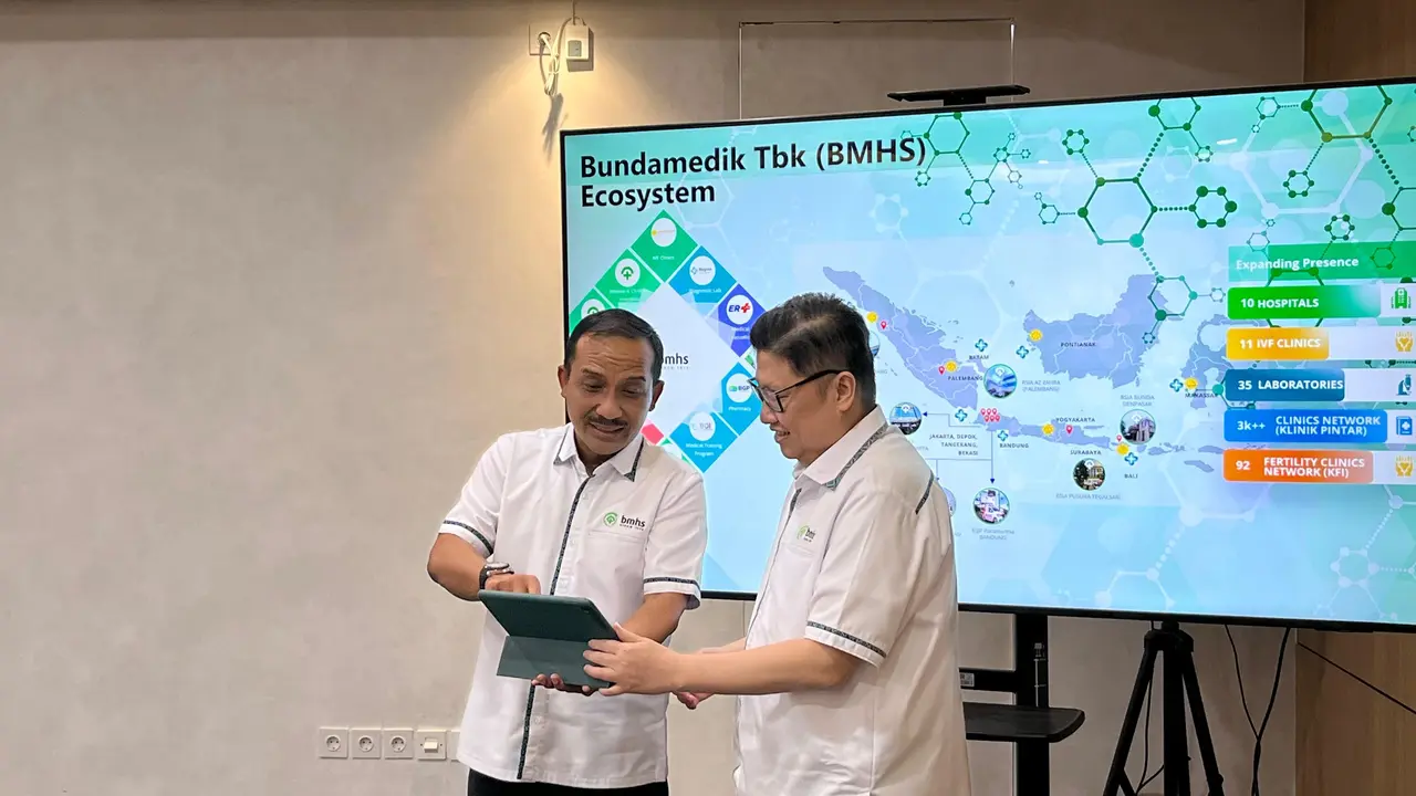 Direktur Keuangan (CFO) PT Bundamedik Tbk, Cuncun Wijaya dalam media briefing, Jumat (31/10/2025). (Liputan6.com/Gagas)