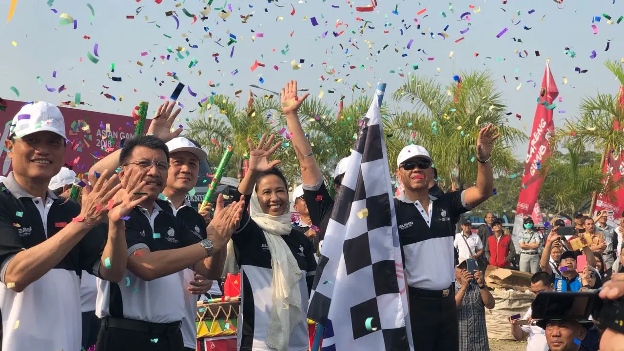Menteri BUMN Rini M Soemarno dan President Director PT PP (Perero) Tbk Lukman Hidayat melepas rombongan Mudik Gratis 2018. (Dok PTPP)