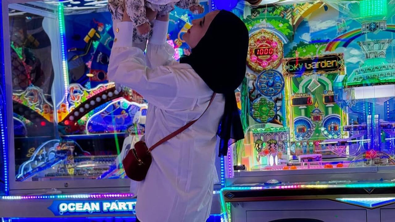 Momen Zaskia Sungkar Akhirnya Ungkap Wajah Baby Humaira ke Publik, Disebut Mirip dengan Masa Kecilnya