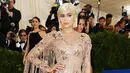 Kylie Jenner pun tampil cantik dengan gaun transparan berwarna nude di Met Gala 2017. (REX/Shutterstiock/HollywoodLife)