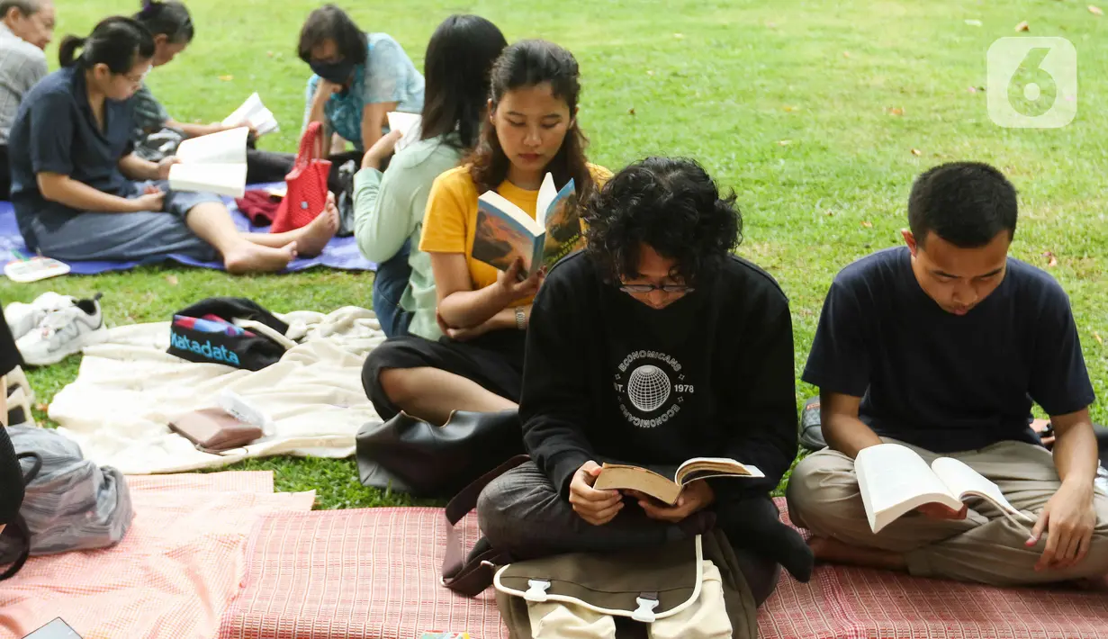 Lokasi pertemuan Kumpul Baca akan dibagikan informasinya melalui Instagram @kumpulbaca.  (Liputan6.com/Herman Zakharia)