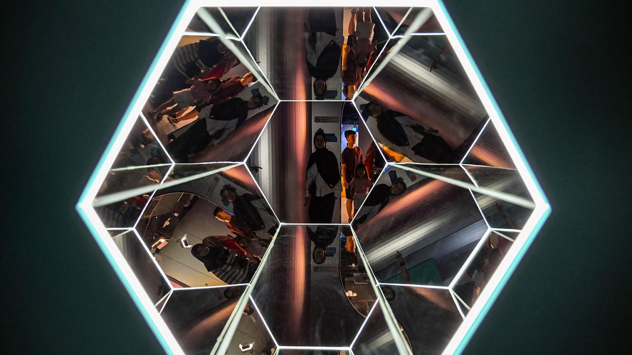 Keseruan Spot Instagramable di Space and Time Cube Surabaya