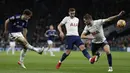 Dalam laga ini, Tottenham sejatinya sempat tertinggal lebih dahulu akibat gol Daniel James di babak pertama. Skor 0-1 pun bertahan hingga jeda turun minum. (AFP/Adrian Dennis)