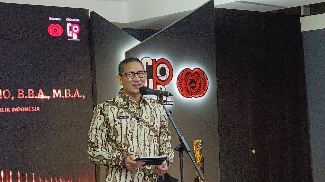 Hanya saja, Sandiaga masih bersabar menunggu kepastian. Ibaratnya sedang dipasangkan oleh orang tua agar bisa naik ke pelaminan.