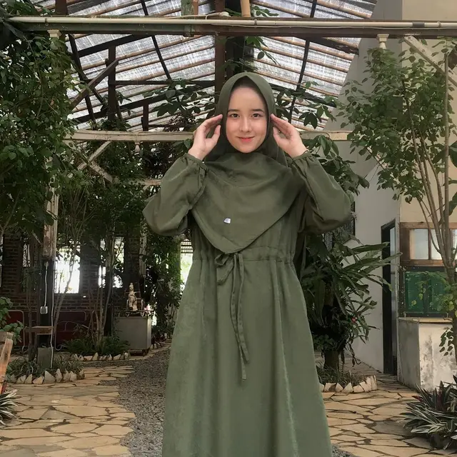 Disebut Adhisty Zara Versi Hijab, Ini 6 Potret Fani Remaja Viral di TikTok