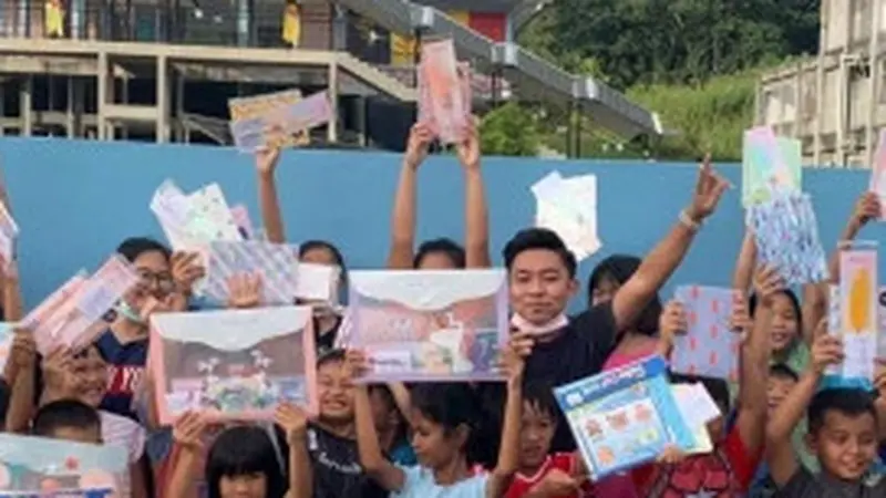 Beli Hadiah Perpisahan untuk Muridnya, Guru di Malaysia Jual Koleksi Action Figure