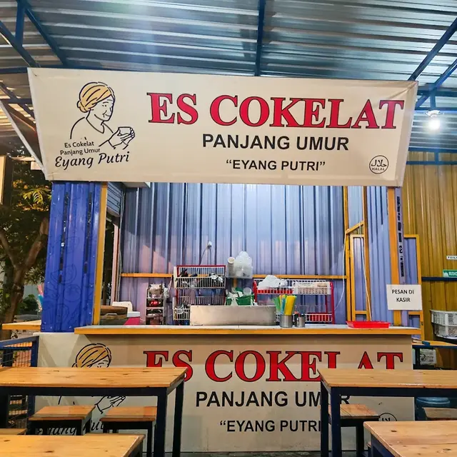 Es Cokelat Panjang Umur Eyang Putri