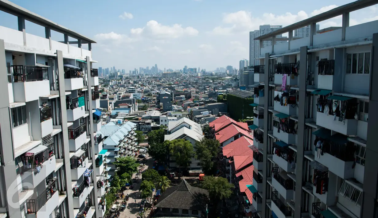 Pemandangan di sekitar rumah susun Tambora, Jakarta, Jumat (17/2). Pemerintah Provinsi (Pemprov) DKI Jakarta berencana menambah 4.000 unit yang dibangun pada tahun 2017 ini. (Liputan6.com/Gempur M. Surya)