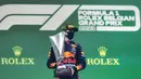 Max Verstappen pernah menjadi pemenang di Formula 1 GP Belgia 2021. Balapan tersebut menjadi salah satu balapan paling aneh di F1. Setelah tertunda beberapa jam karena hujan, akhirnya balapan digelar di belakang safety car dan hanya berlangsung selama dua lap saja. Verstappen yang mendapatkan pole position tentu diuntungkan. Pebalap asal Belanda tersebut berhasil finis nomor satu disusul oleh pebalap Williams, George Russell. (AFP/John Thys)